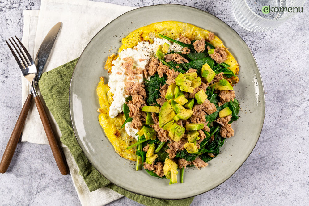 Keto Gevulde omelet met tonijn en avocado