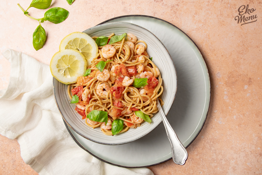 Spaghetti met garnalen in tomatensaus