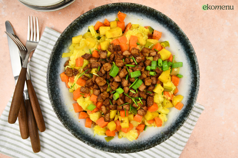 Indian hutspot with parsnip spicy tofu and chives