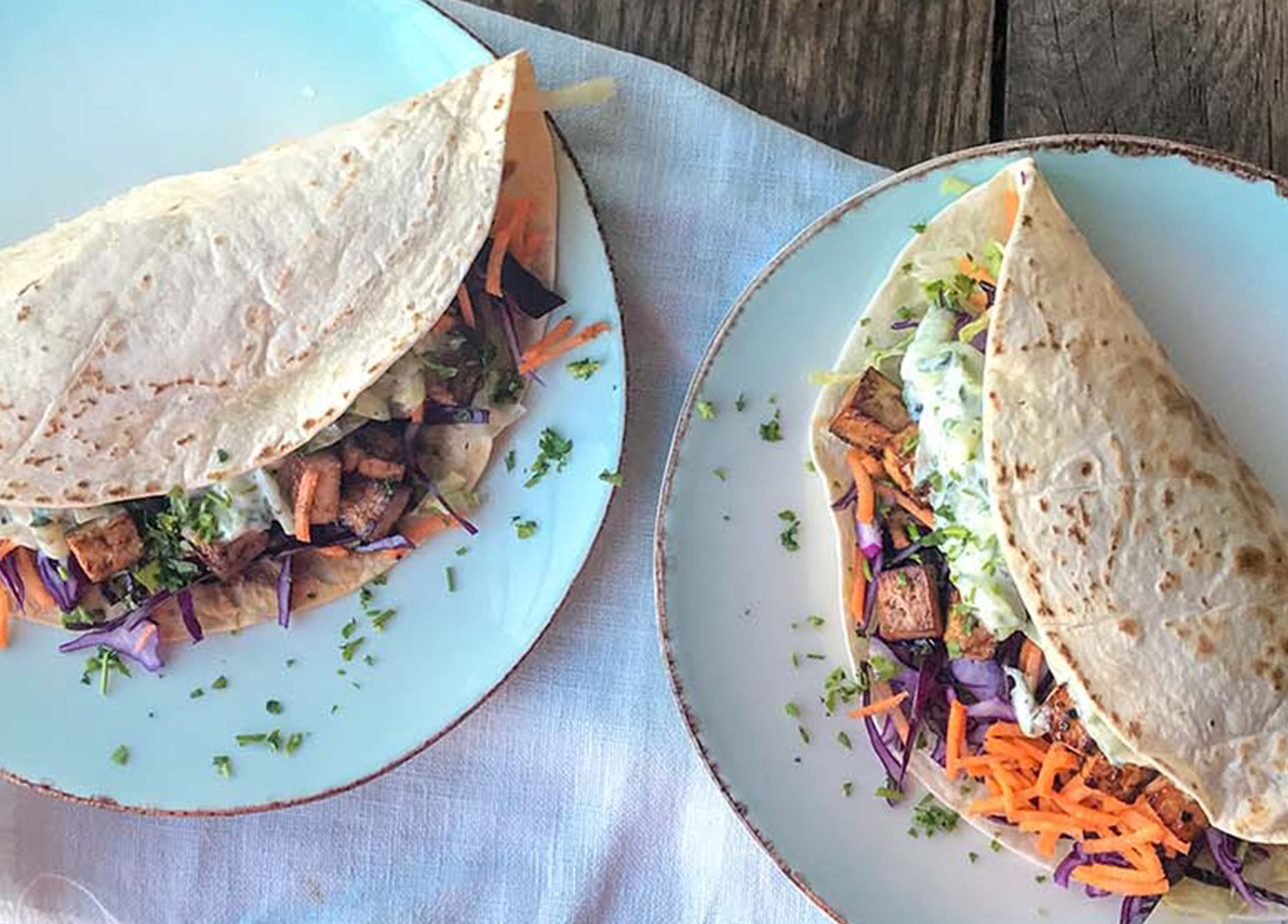 Gevulde wraps met rode kool en tofu