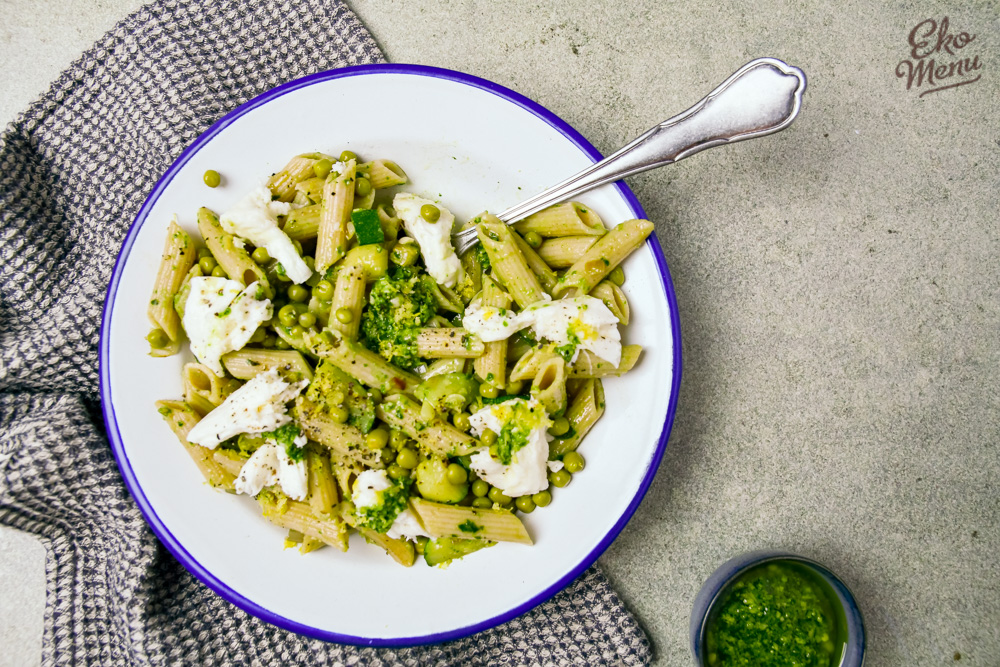 Snelle Pasta Pesto Met Courgette Mozzarella En Doperwten