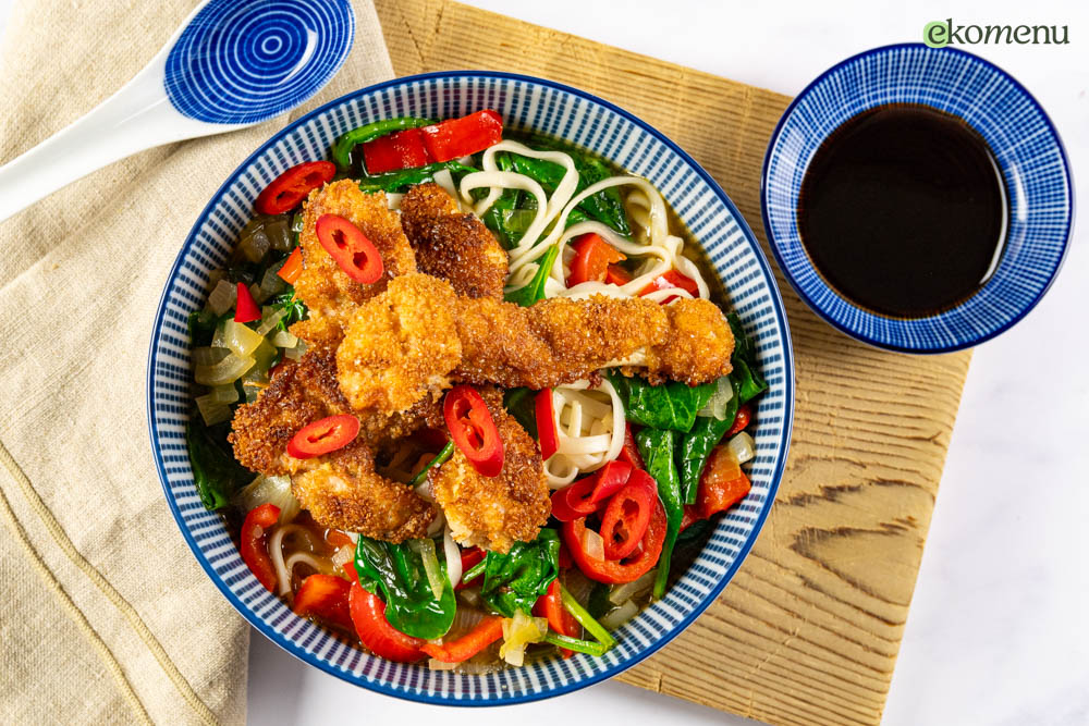 Crispy kip katsu met udon noodles