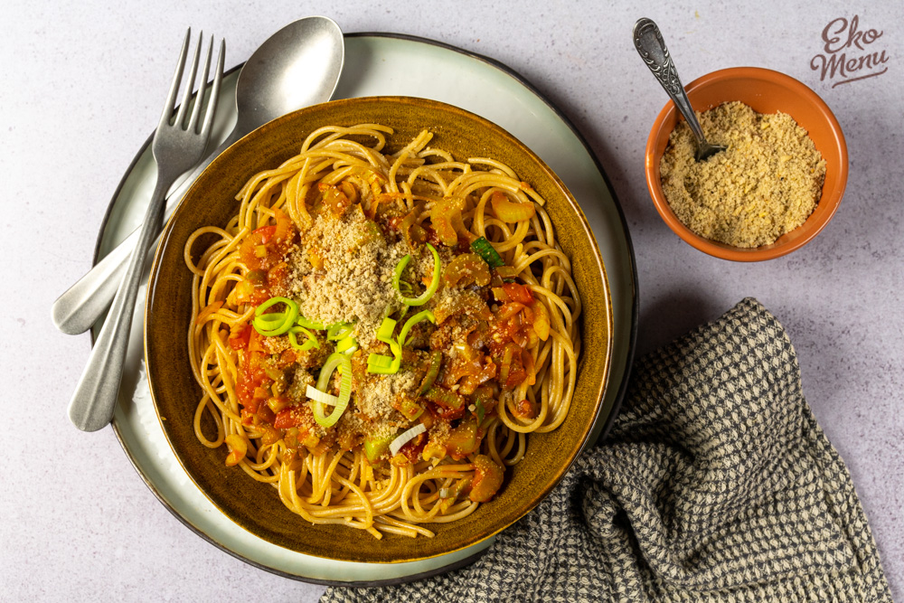 Spaghetti met tomaten-groentesaus