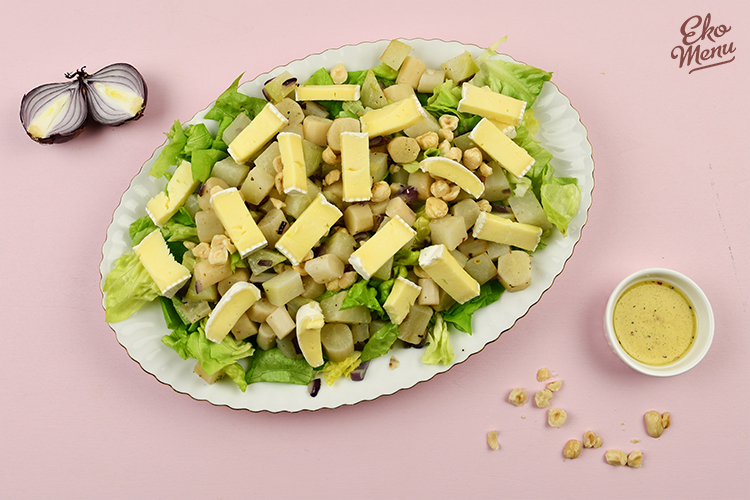 Salade met kliswortel, raapjes en brie