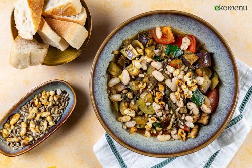 Zomerse ratatouille met desembrood