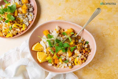 Pompoensalade met fonio, kikkererwten