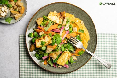 Wortel-bieten-broccolisalade met tofu