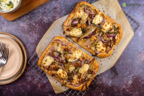 Flammkuchen met witlof, mozzarella en walnoten