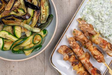 Kipspiesjes met gegrilde groenten