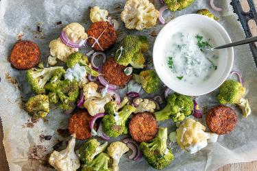 Hennepburgers met geroosterde groenten