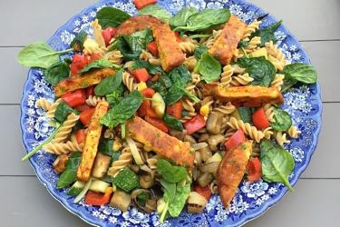 Kleurrijke pastasalade