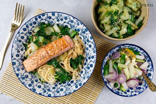 Noodle bowl met zalmfilet