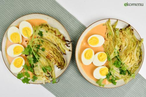Keto Kokos curry met spitskool en koriander-olie