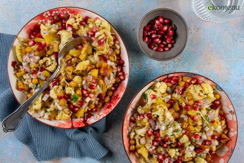 Geroosterde bloemkoolsalade met granaatappel