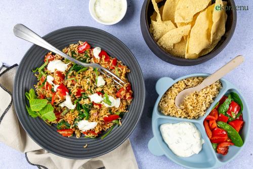 Indiase biryani met paneer en papadums