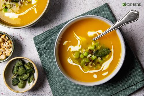 PAKKET - Pompoen-kokossoep met krokante salieblaadjes