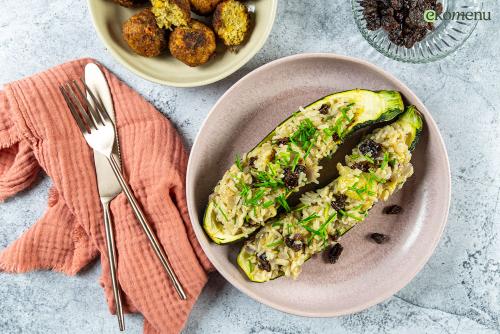Gevulde courgette met gekruide rijst