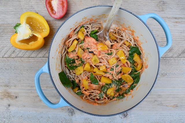 Spaghetti met gegrilde paprikasaus