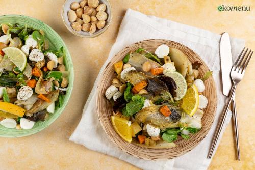 Salade met macadamia, zoete aardappel en witlof