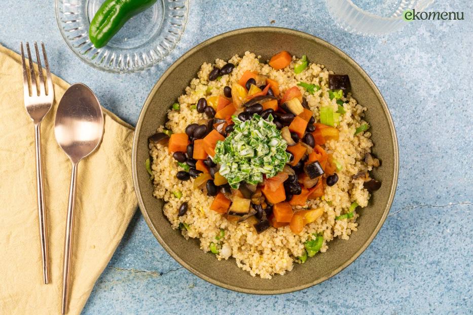 Peruaanse quinoa met een stoof van aubergine