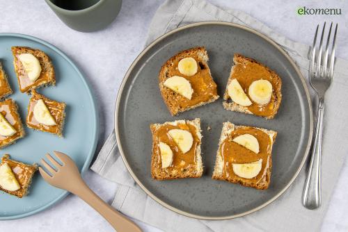 Boterham met pindakaas en banaan