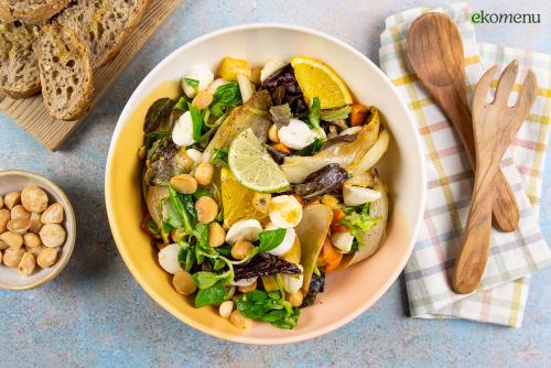 Zomerse salade met macadamianootjes