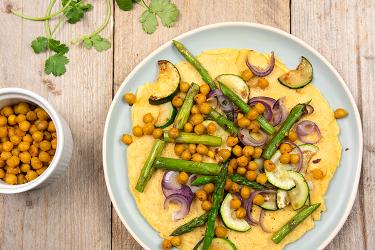 Socca-pannenkoeken met groene asperges