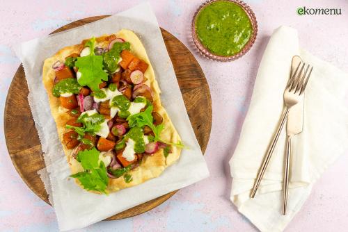 Flammkuchen met pompoen en mizuna-pesto