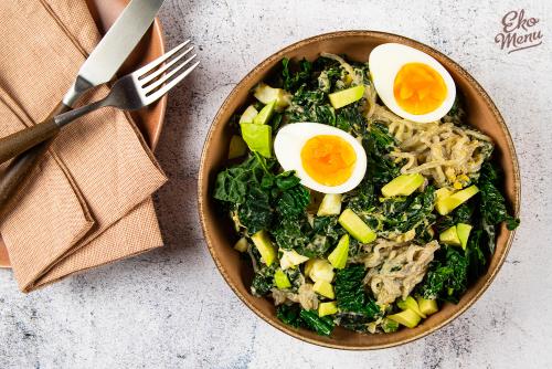 Keto Konjac spaghetti met avocado roomsaus en palmkool