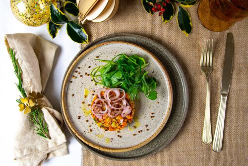 Vega Tartaar van geroosterde wortel met krokante boekweit