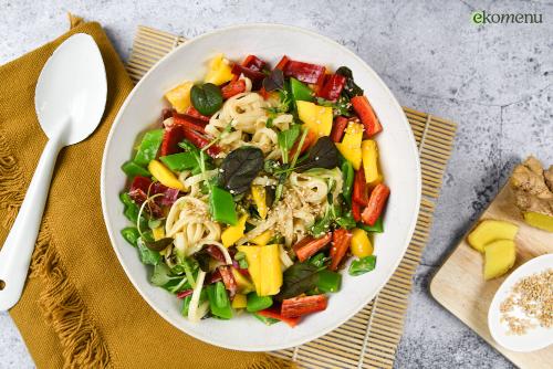 Aziatische noodle-salade met tatsoi