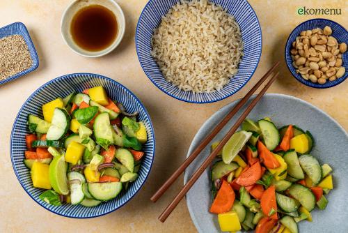 Garlic rice met Thaise salade