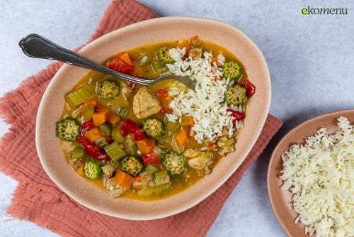 Gumbo stoofpot met okra en cajunkip