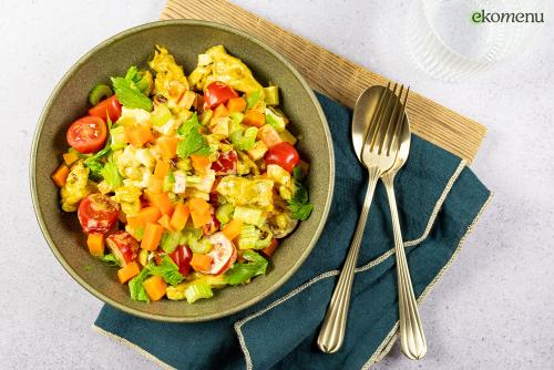 Kip-selderijsalade met wortel en appel