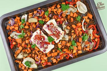 Geroosterde groenten-linzenschotel