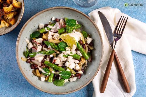 Aspergesalade met geitenkaas, venkel, adukibonen