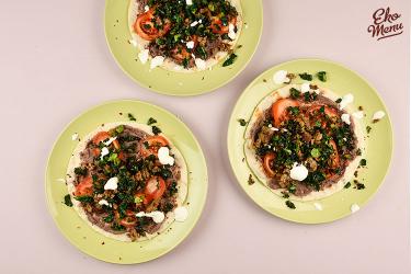 Tostada met bonenpuree