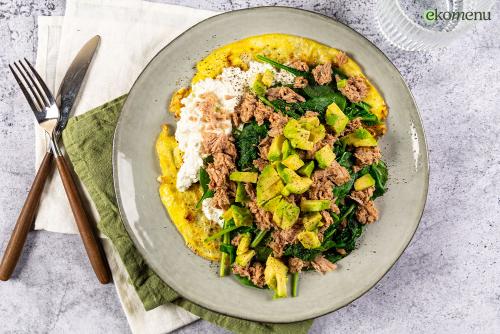 Keto Gevulde omelet met tonijn en avocado