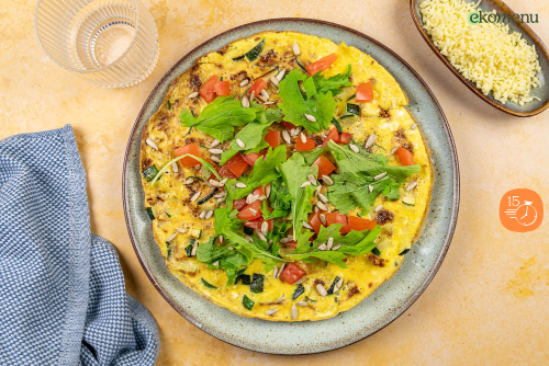 Keto miso-omelet met raapstelen en zonnebloempitten 