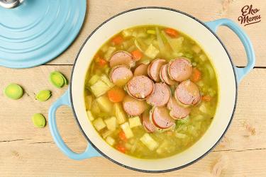 Rijkgevulde snert met rookworst