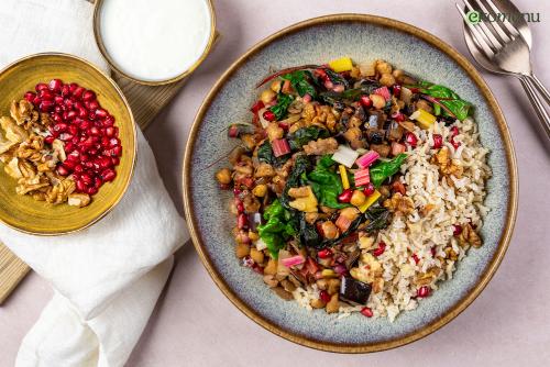 Midden-Oosterse aubergine bowl met snijbiet