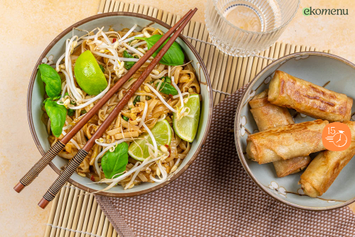 Vliegensvlugge wok met mini loempia's 
