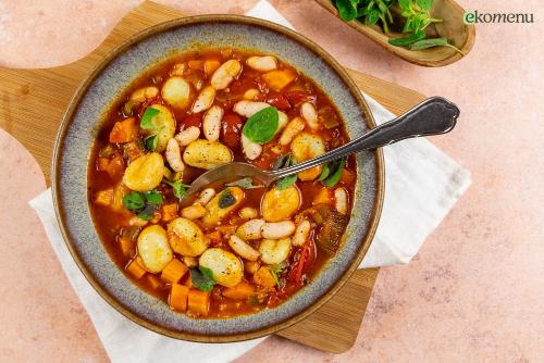 Snelle tomatensoep met cannellinibonen