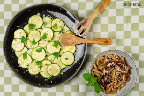 Carpaccio van courgette, munt en Parmezaanse kaas