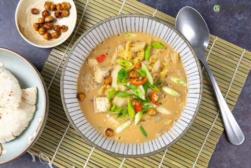 Pittige pindasoep met Chinese kool