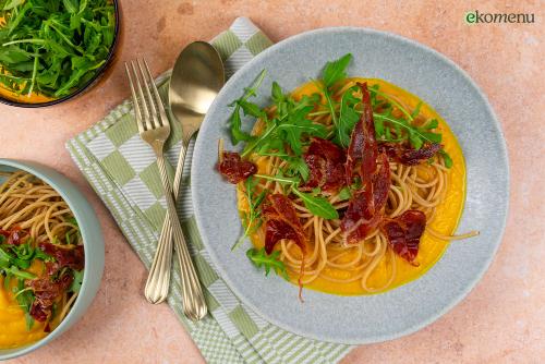 Spaghetti met romige pompoensaus