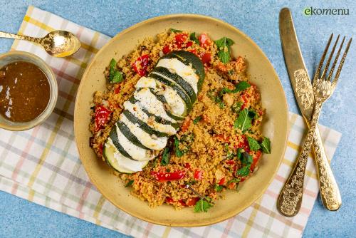Hasselback-courgette met geitenkaas