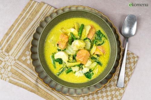 Keto gemengde vis in kokossaus met sperziebonen