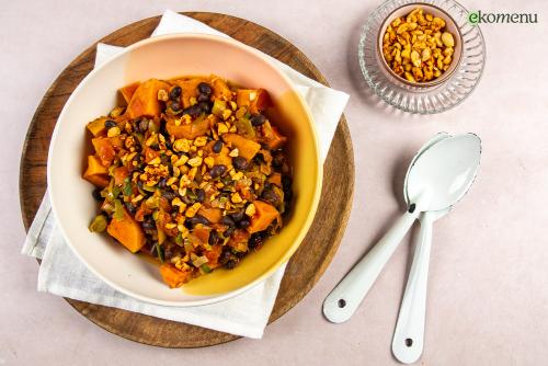 Zoete aardappel-pinda stoofpot