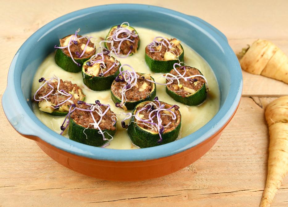 Gevulde courgette stammetjes met wortelpeterselie